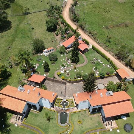 Hotel Maca Lago Calima Luaran gambar