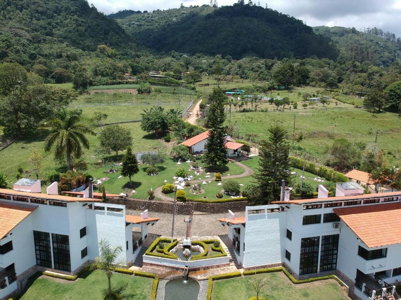Hotel Maca Lago Calima Luaran gambar
